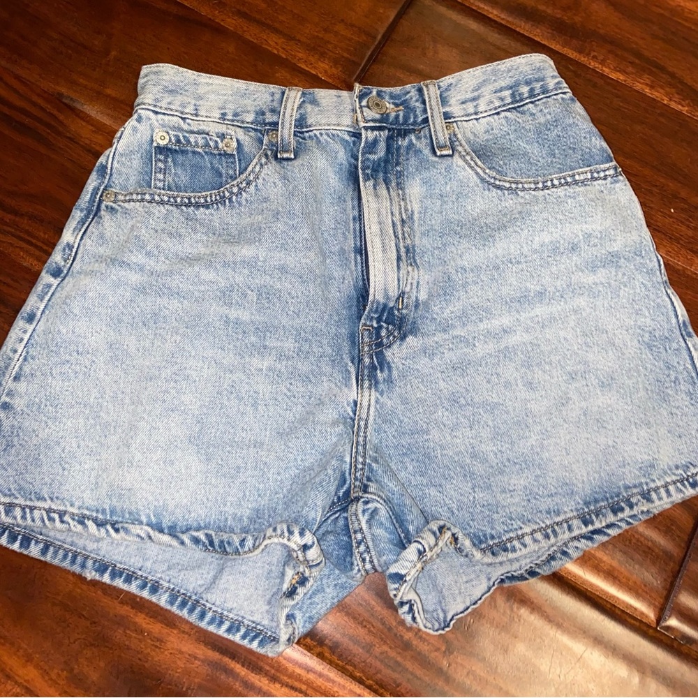 Levi’s shorts
